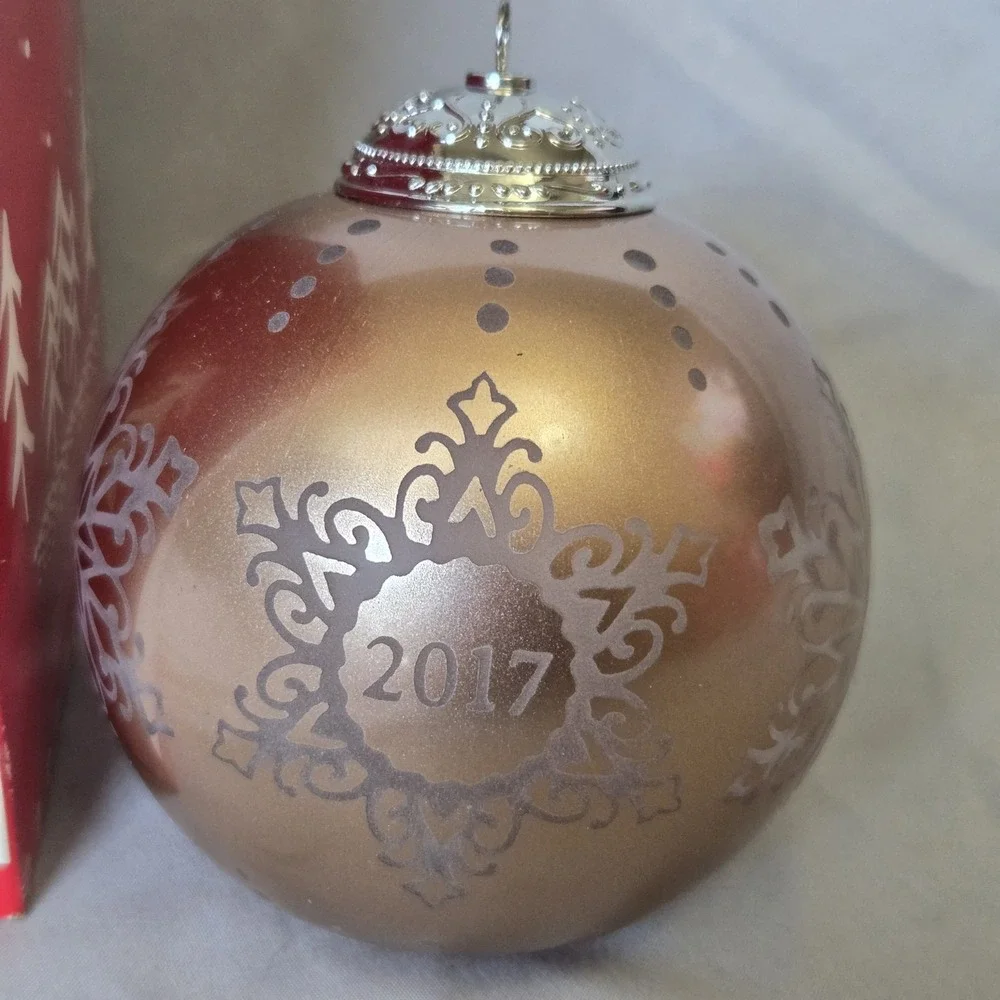 Hallmark Keepsake 2017 Christmas Commemorative Ornament QX9322 w/ Box 5th Series